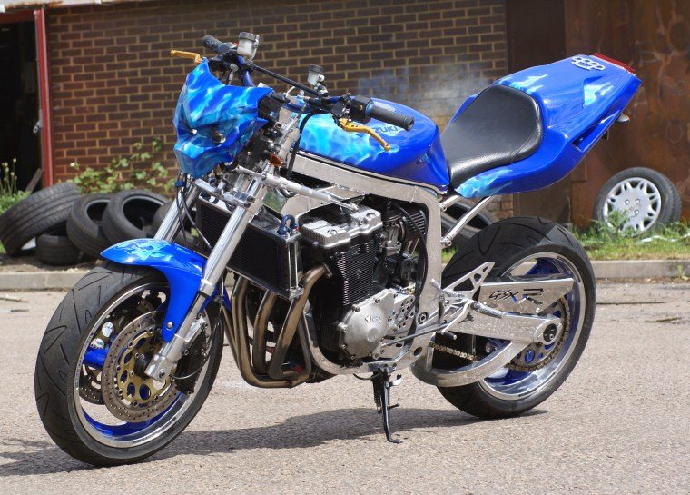 Suzuki GSXR 1000 стритфайтер