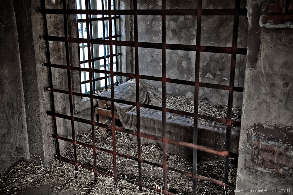 Prison 18. Подвал тюрьма. Клетка в подвале. Темница клетка. Решетка в подвал.