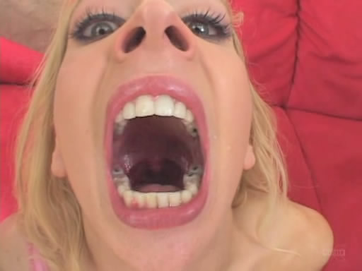 Kelly Wells / Ненасытная сучку чуть не порвали два суперчлена